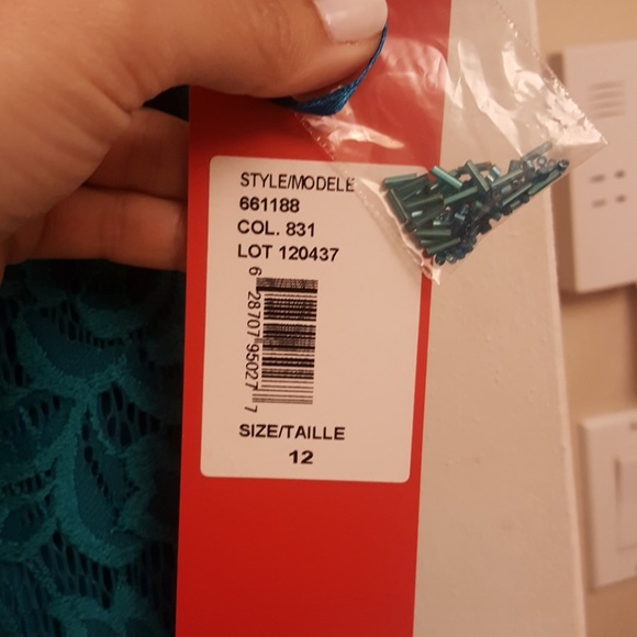 Carmen Marc Valvo Evening Dress - Picture 4 of 6